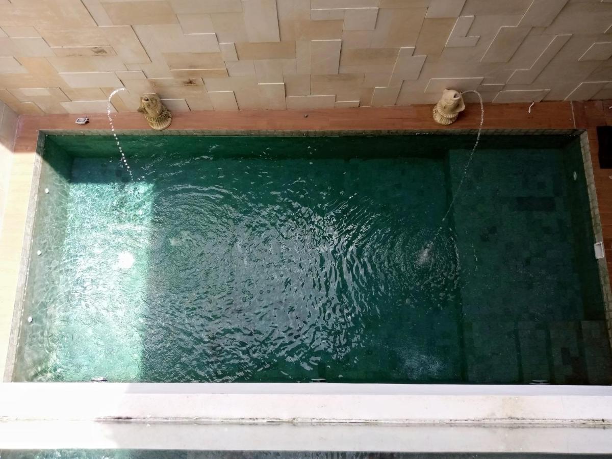 Villa Valencia Batu  Buitenkant foto