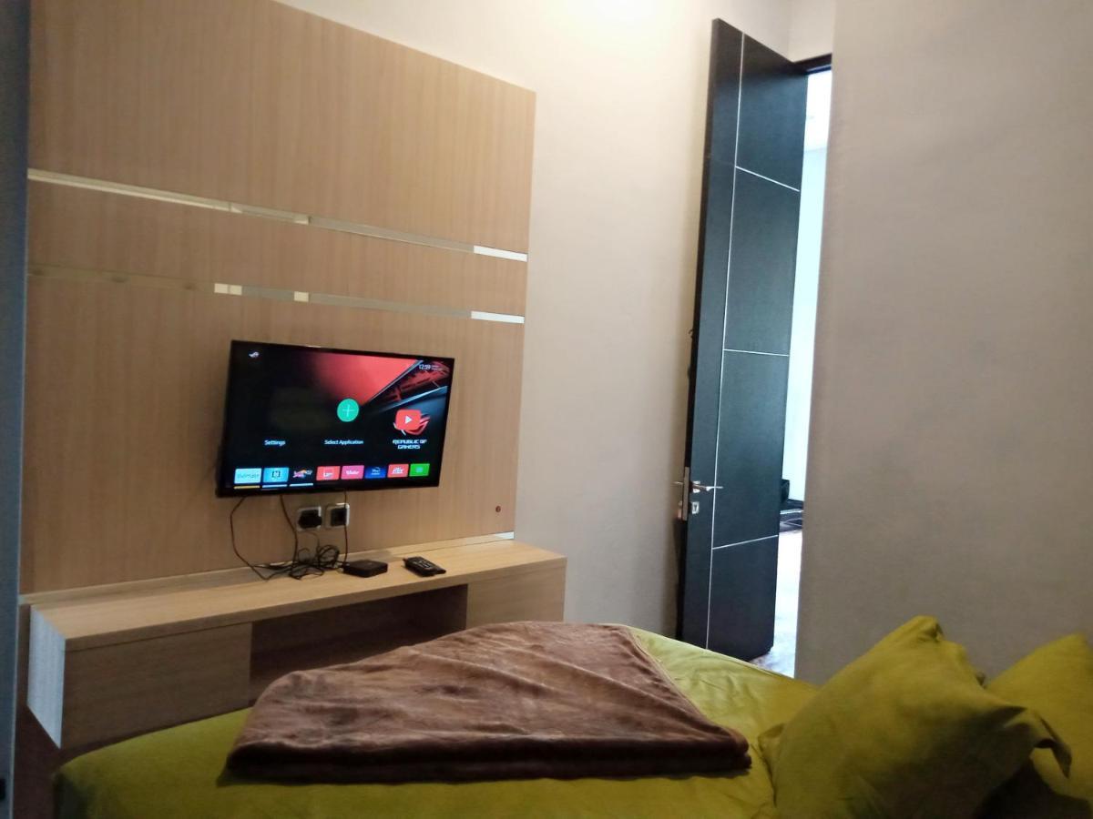 Villa Valencia Batu  Buitenkant foto