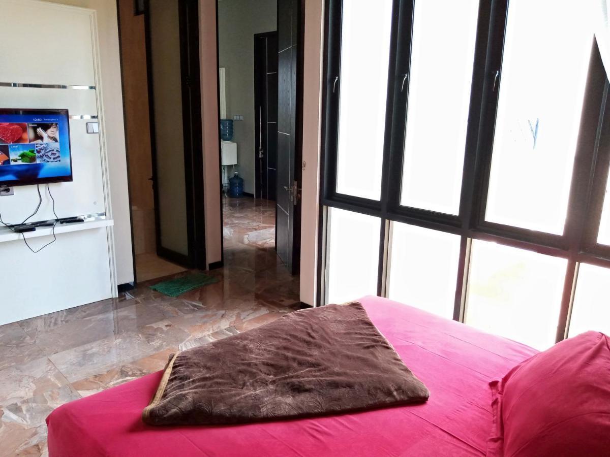 Villa Valencia Batu  Buitenkant foto