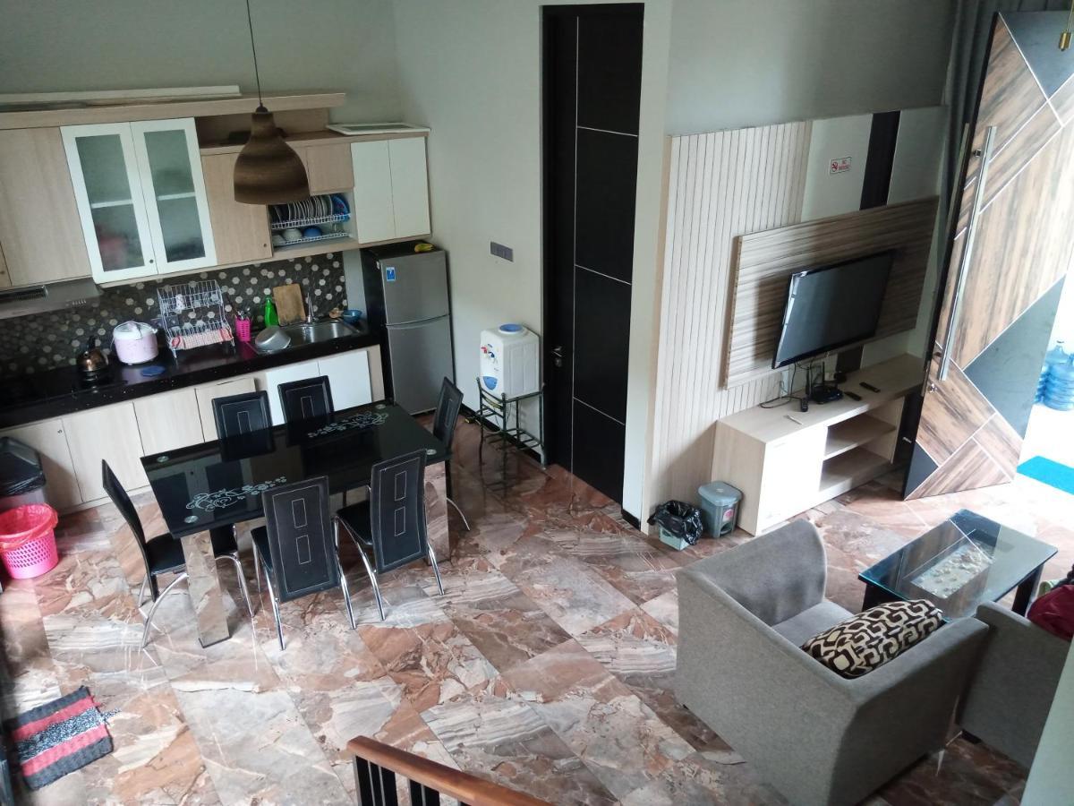 Villa Valencia Batu  Buitenkant foto