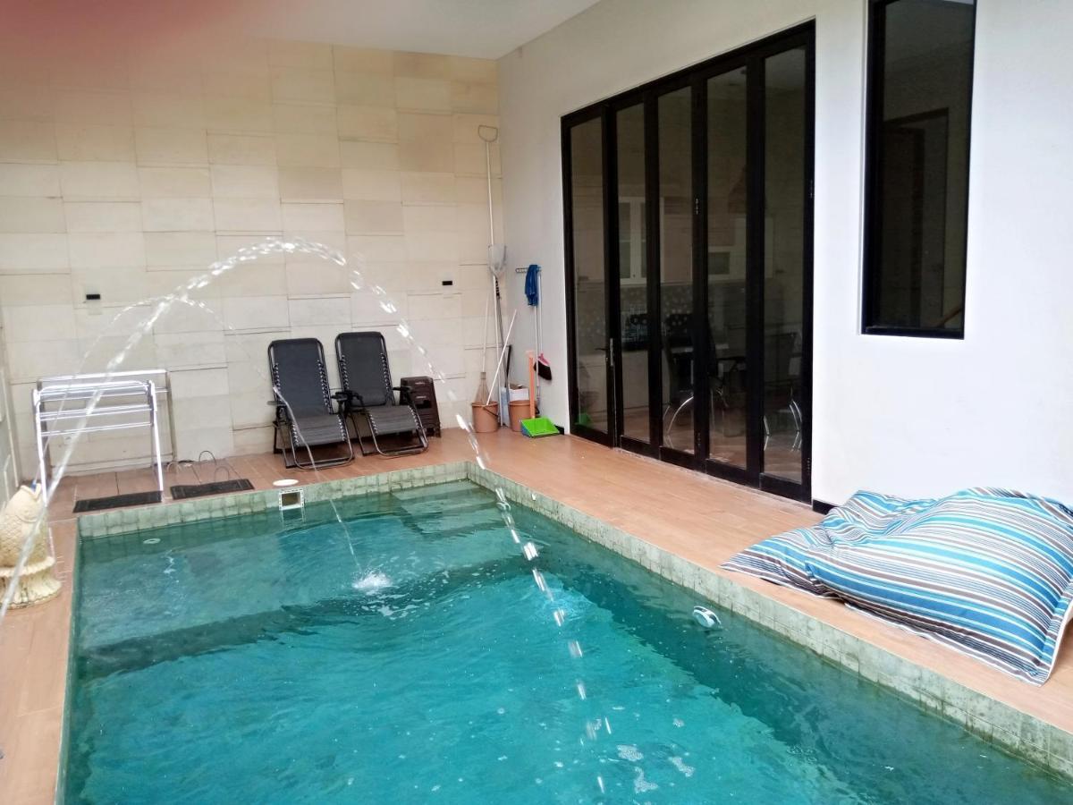 Villa Valencia Batu  Buitenkant foto
