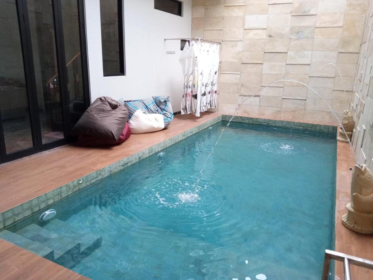 Villa Valencia Batu  Buitenkant foto